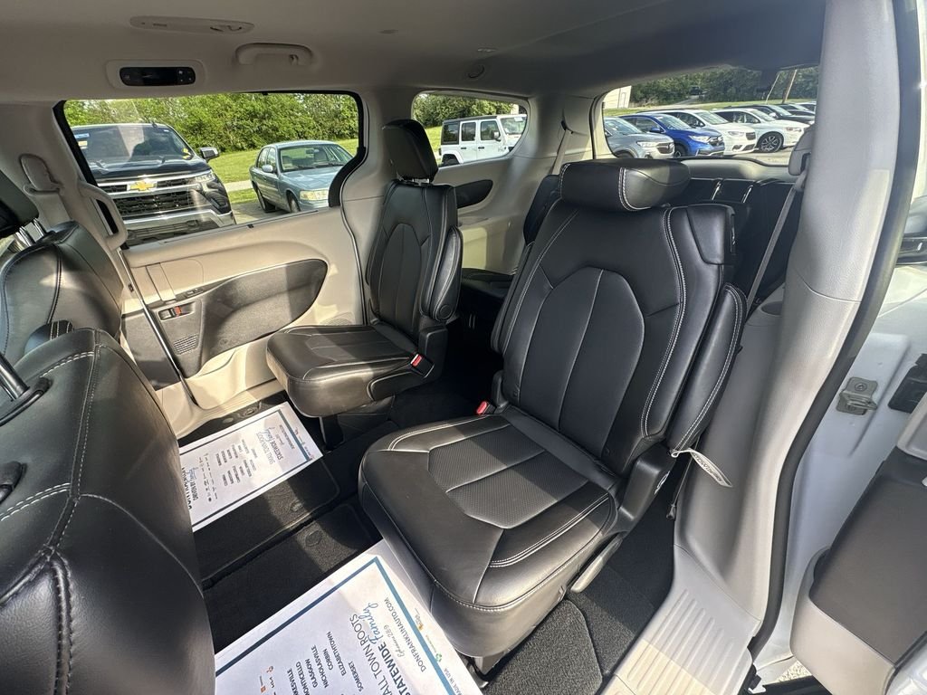 Used 2024 White Chrysler Touring L image 22