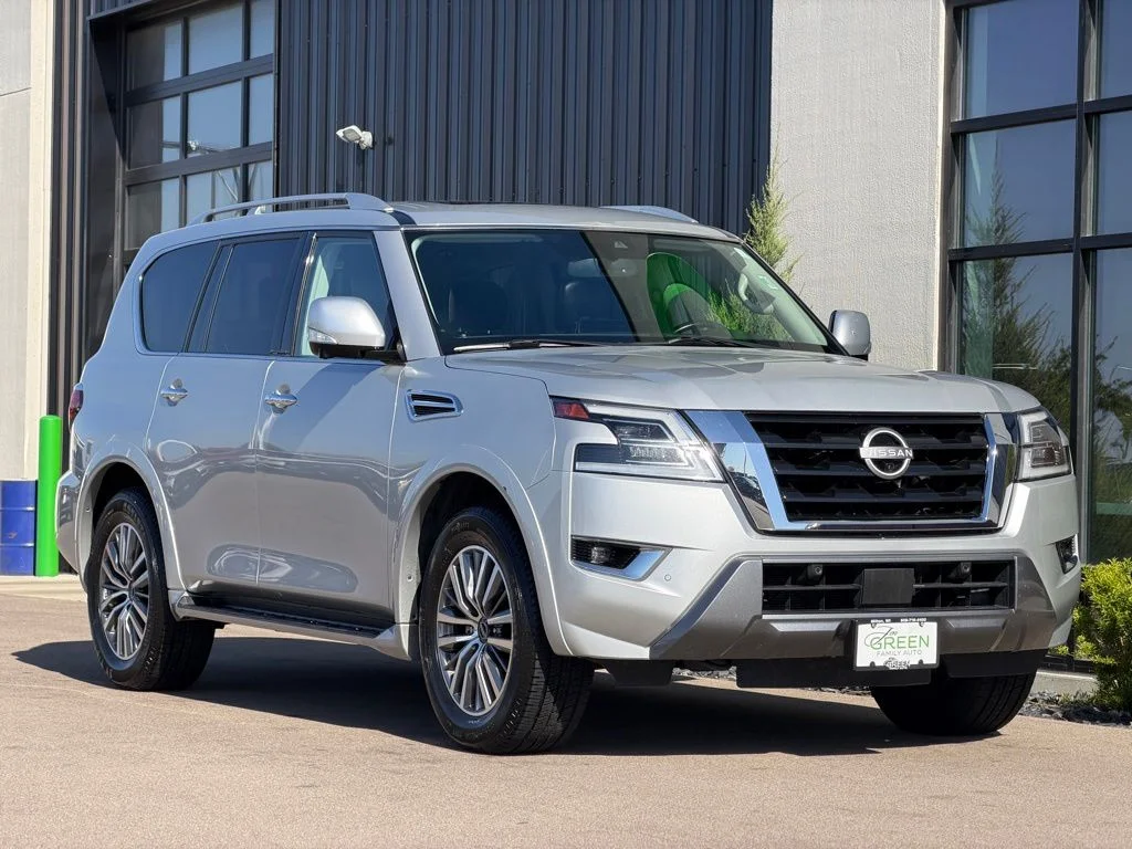 Used 2024 Silver Nissan SL image 4