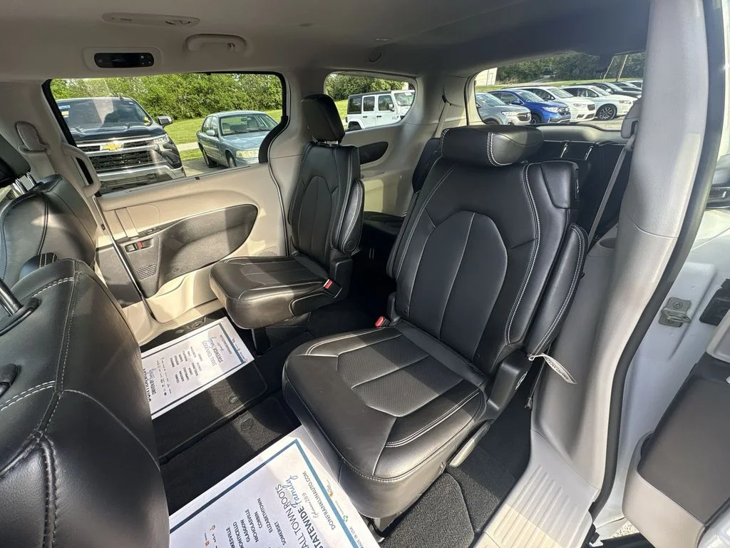 Used 2024 White Chrysler Touring L image 22