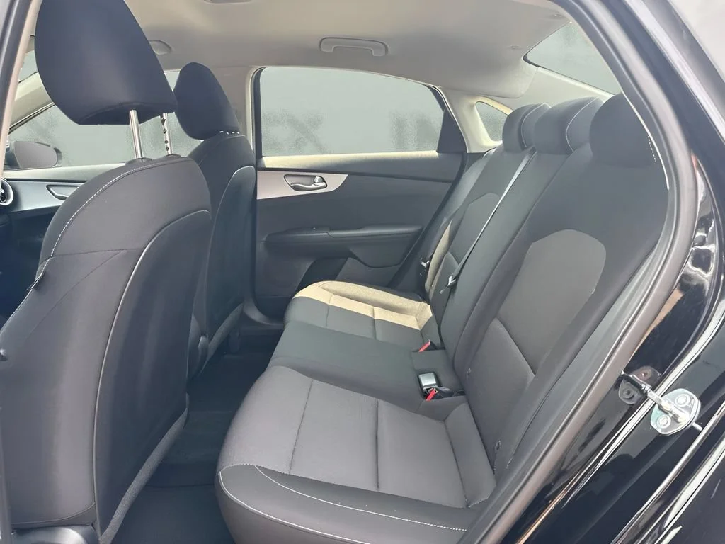 Used 2024  Kia LXS image 10