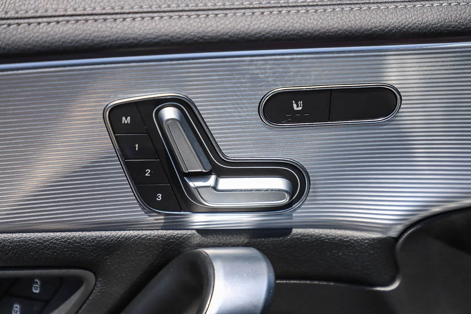 Used 2020 Denim Blue Metallic Mercedes-Benz CLA 250 image 22