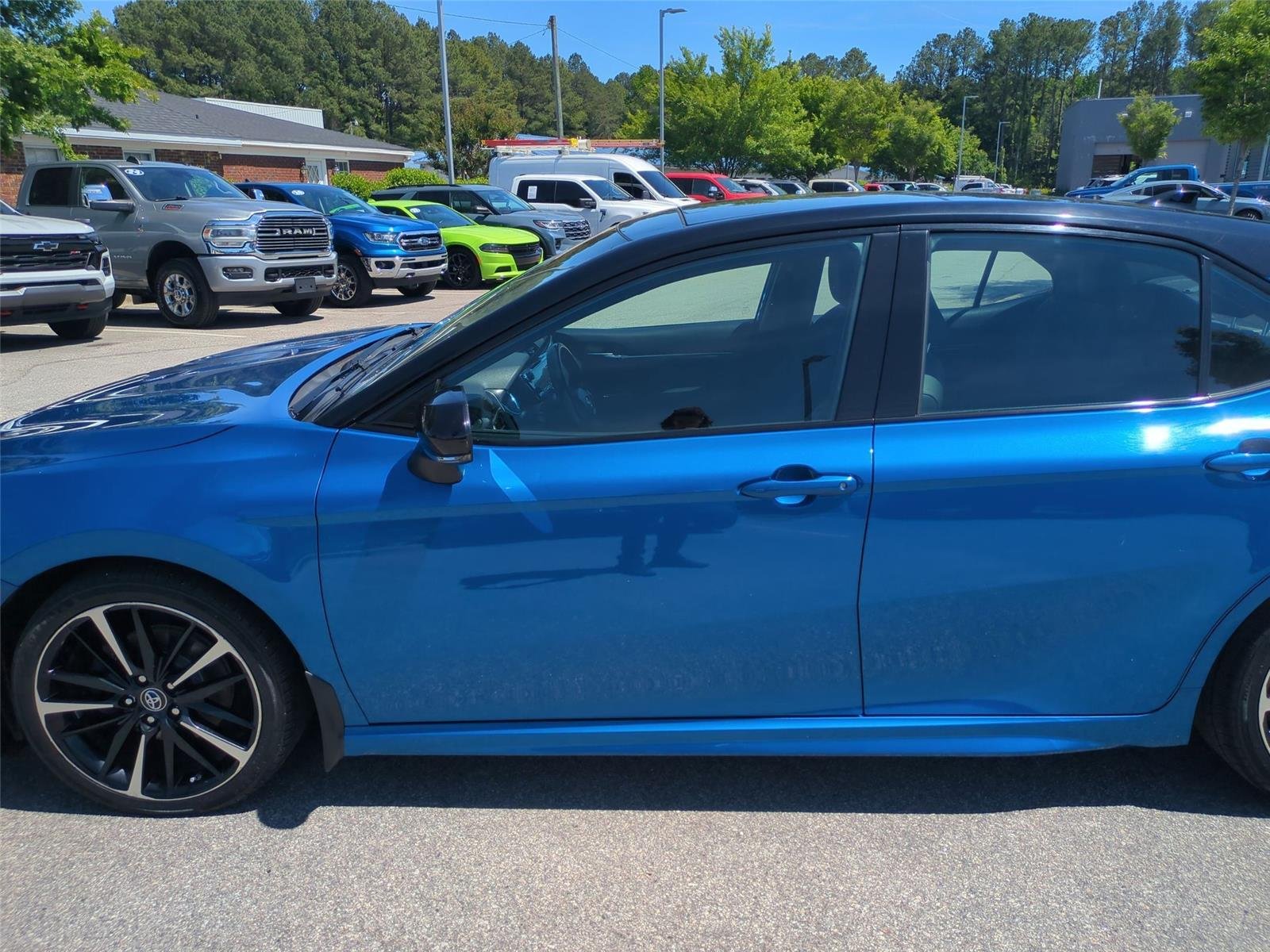 Used 2019 Blue Streak/Midnight Black Metallic Toyota XSE image 15