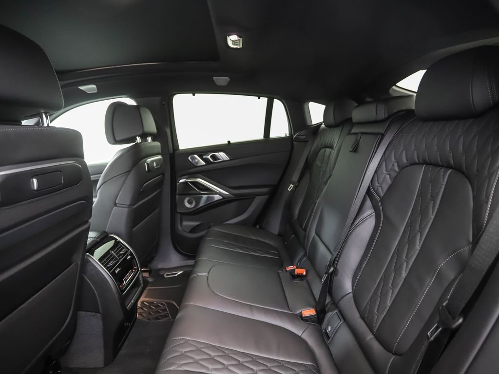 Used 2026 Black Sapphire Metallic BMW M60i image 22