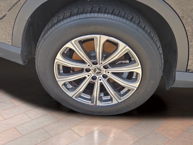 Used 2024 Black Mercedes-Benz GLC 300 image 4