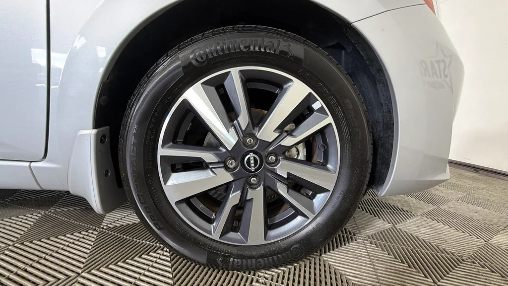 Used 2024  Nissan S image 28