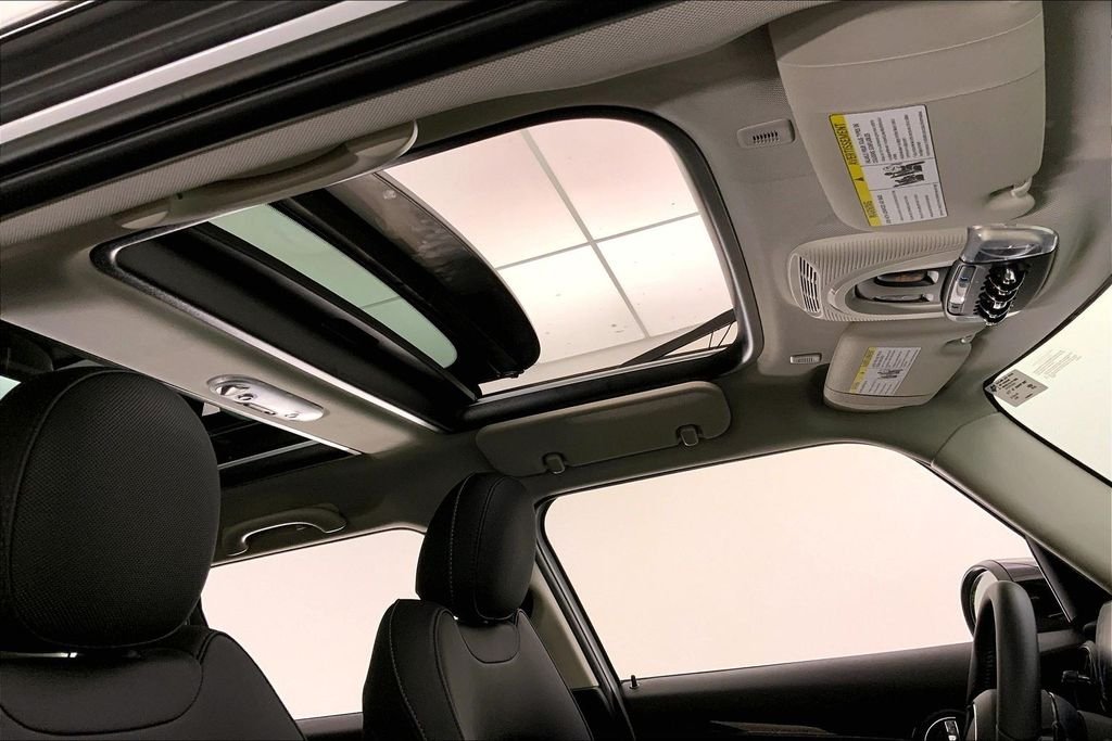 Used 2024 Nanuq White Metallic MINI  image 26