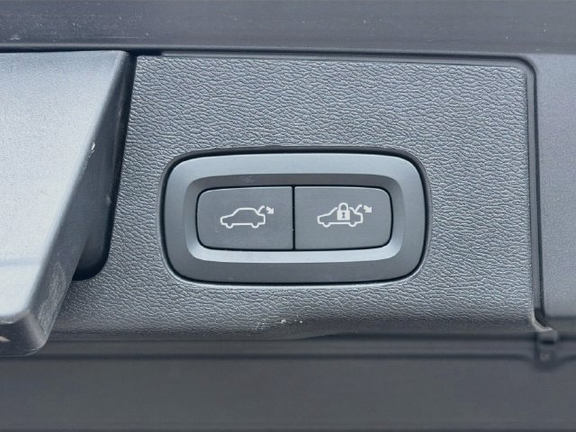 Used 2019 Gray Metallic Volvo Inscription image 14