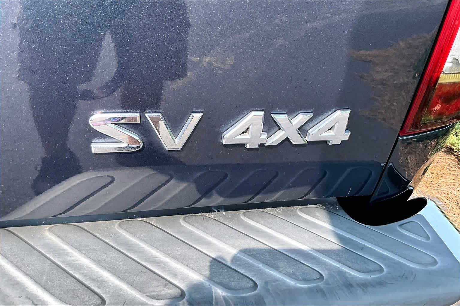 Used 2016 Arctic Blue Metallic Nissan SV image 9