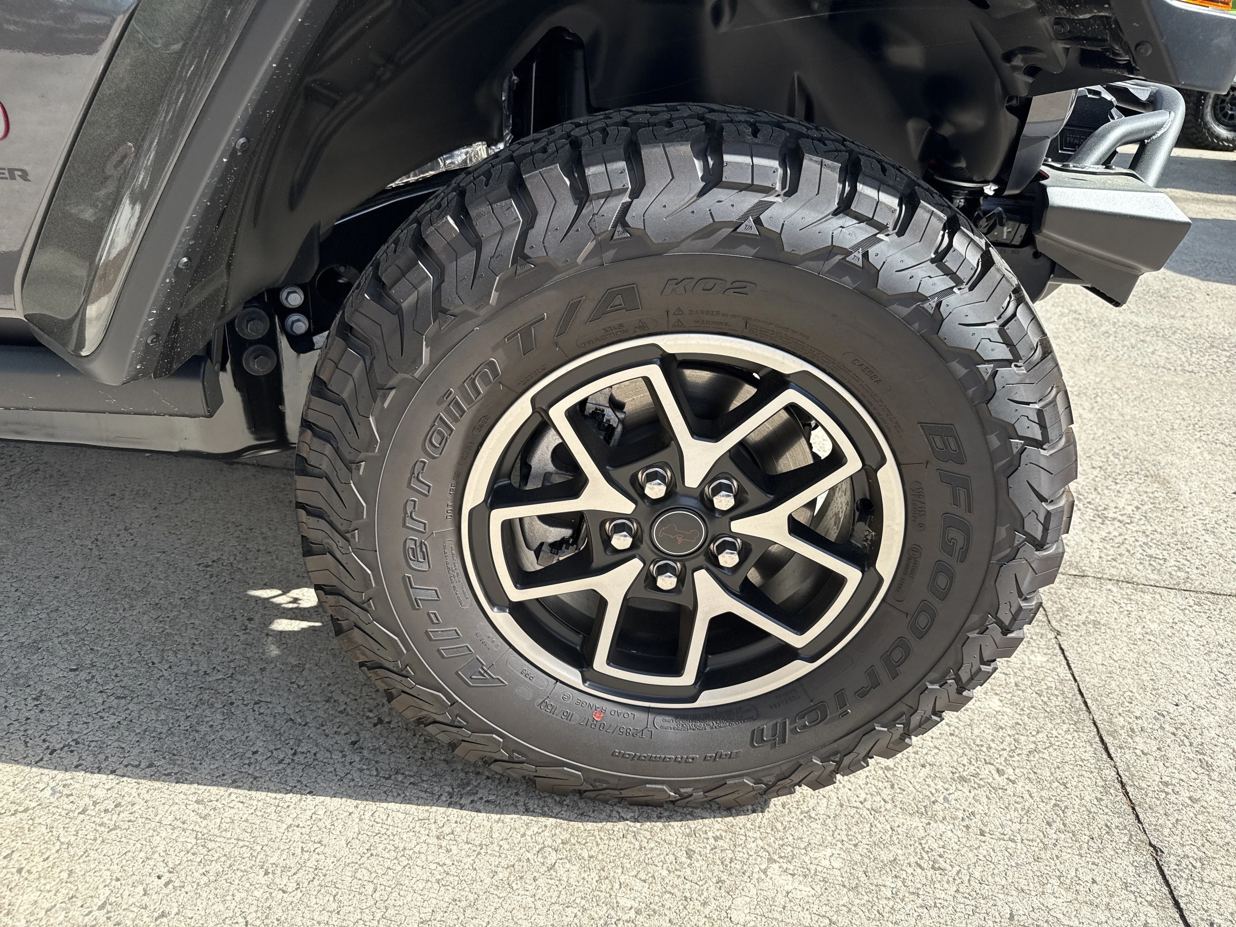 New 2026 Granite Crystal Metallic Clearcoat Jeep Rubicon image 40