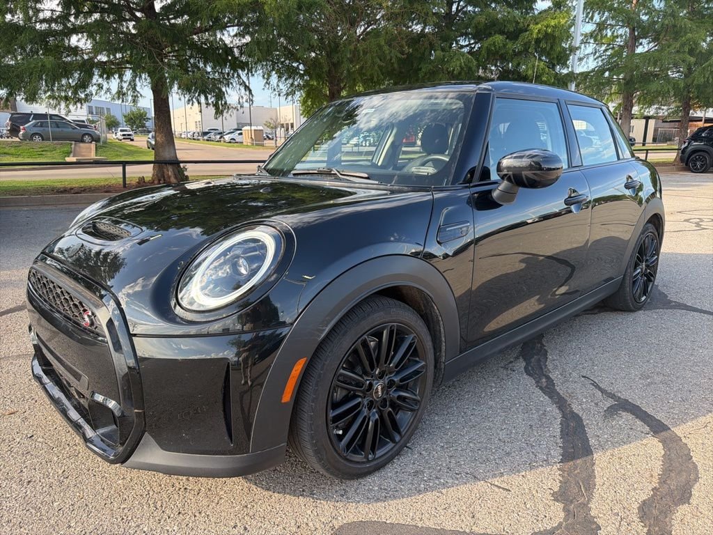 2024 MINI Hardtop Cooper S's photo