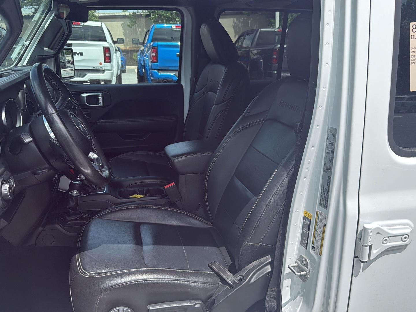Used 2022  Jeep Sahara image 8