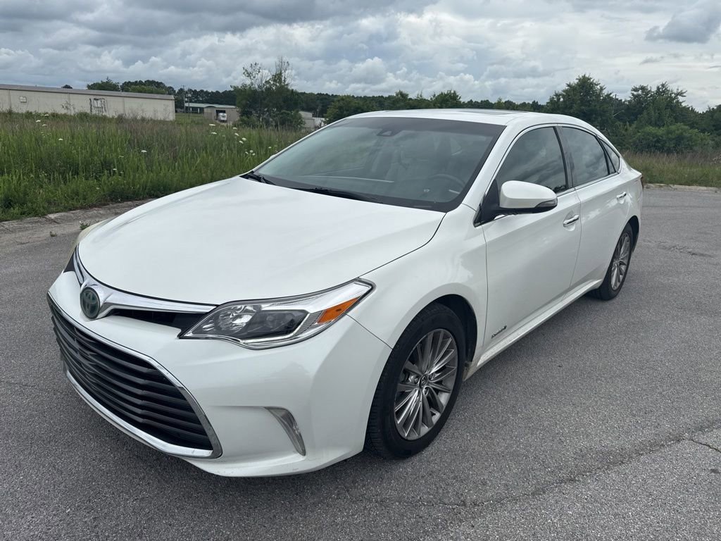 2016 Toyota Avalon Limited Hybrid's photo