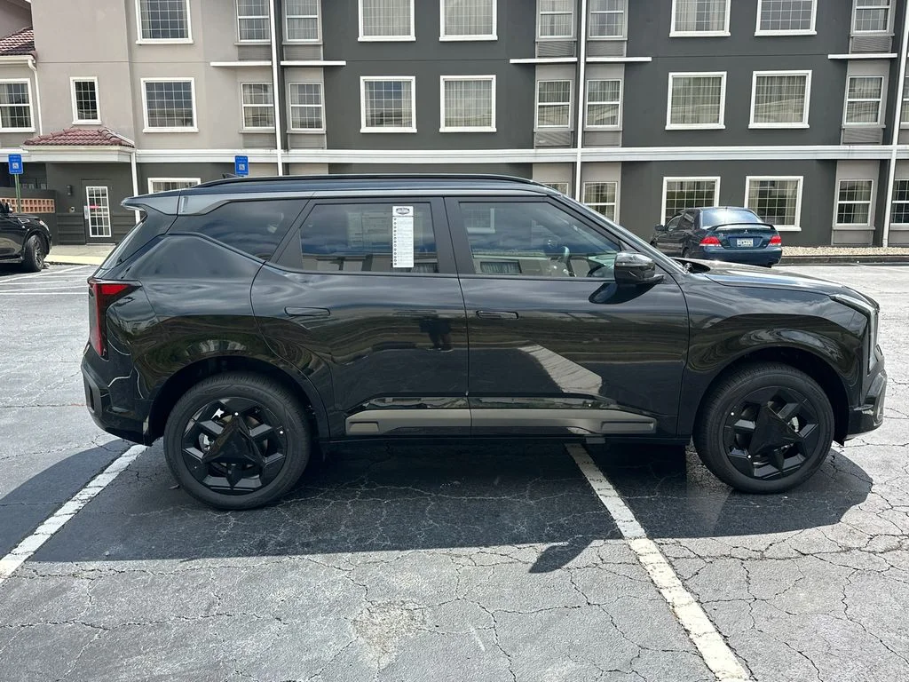 New 2027 Black Kia X-Line S image 8
