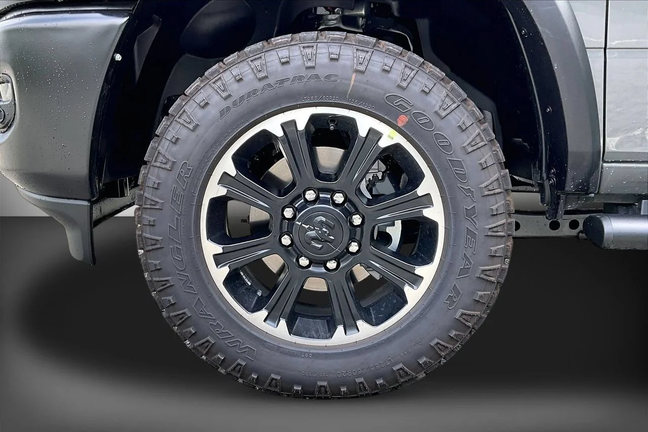 New 2026 Ceramic Gray Clearcoat RAM Tradesman image 32