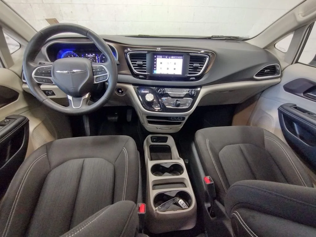 Used 2023 White Chrysler LX image 37