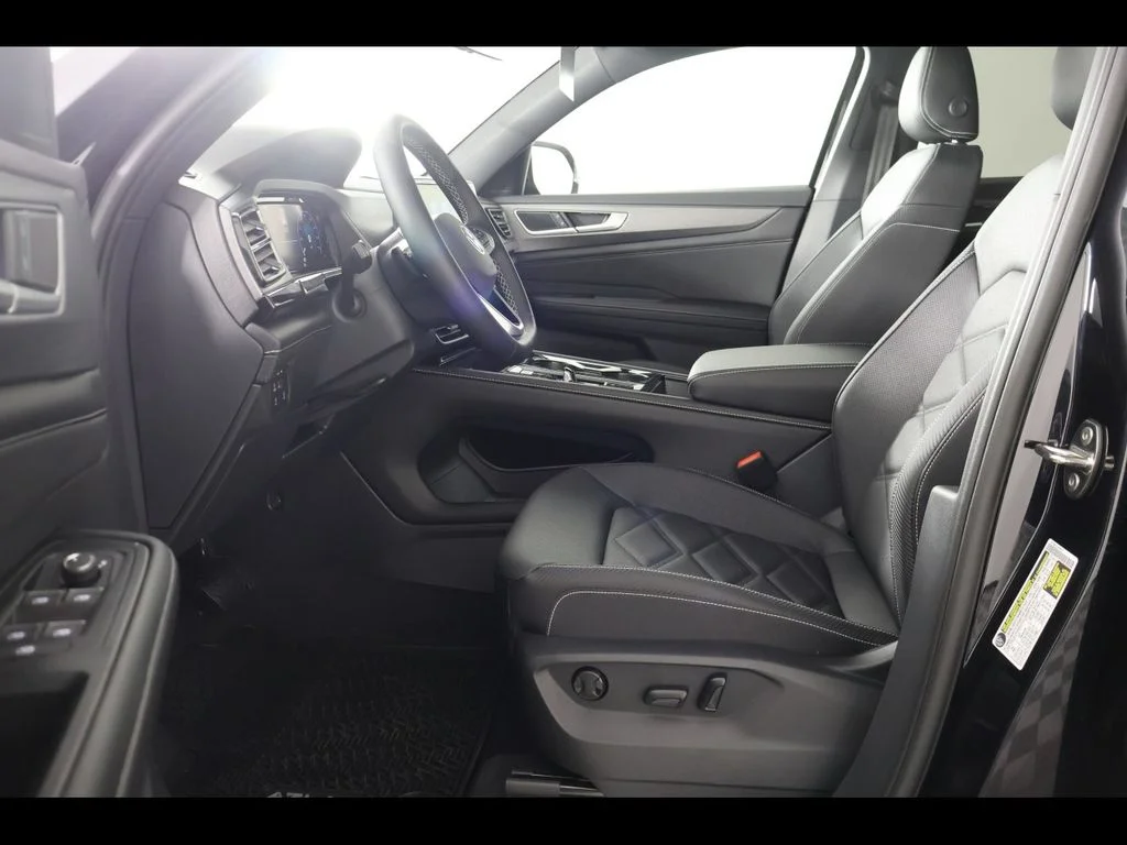 New 2026 Black Volkswagen 2.0T SE w/Technology image 19