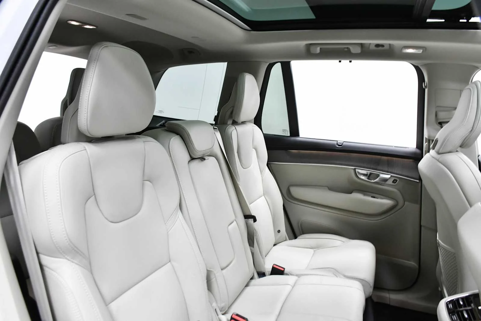 Used 2026 Crystal White Pearl Volvo Ultra image 23