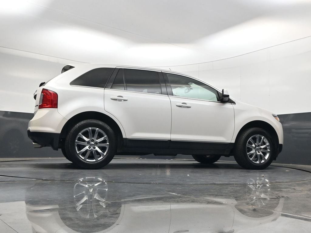 Used 2011 White Ford Limited image 44