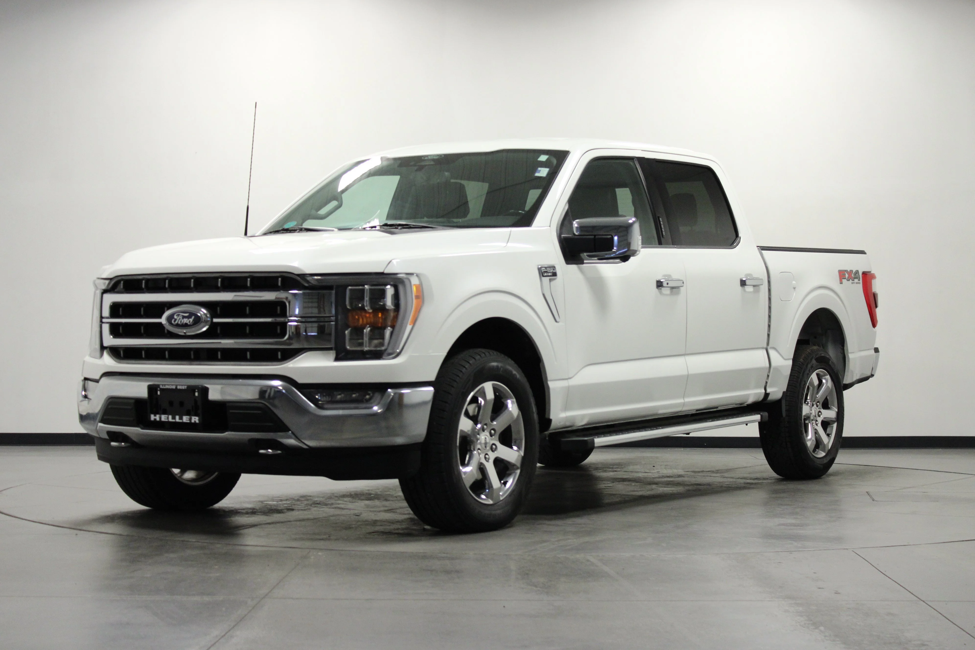 Used 2022 Star White Metallic Tri-Coat Ford LARIAT image 8