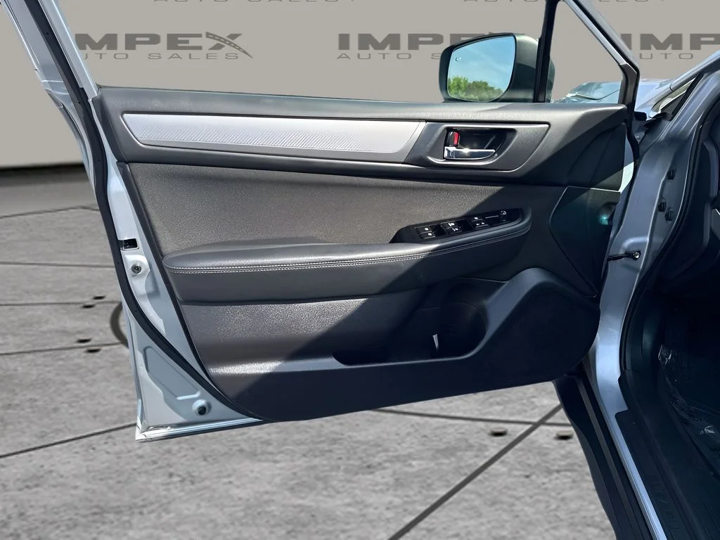 Used 2018 Silver Subaru 2.5i Premium image 25