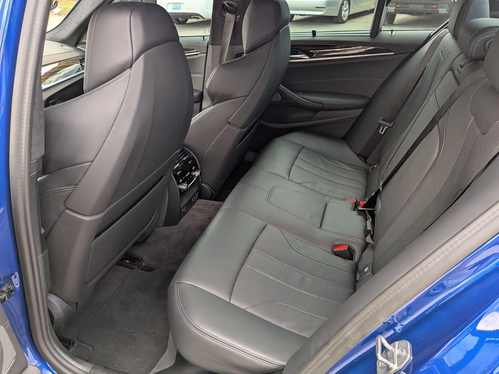 Used 2023 Marina Bay Blue Metallic BMW  image 33