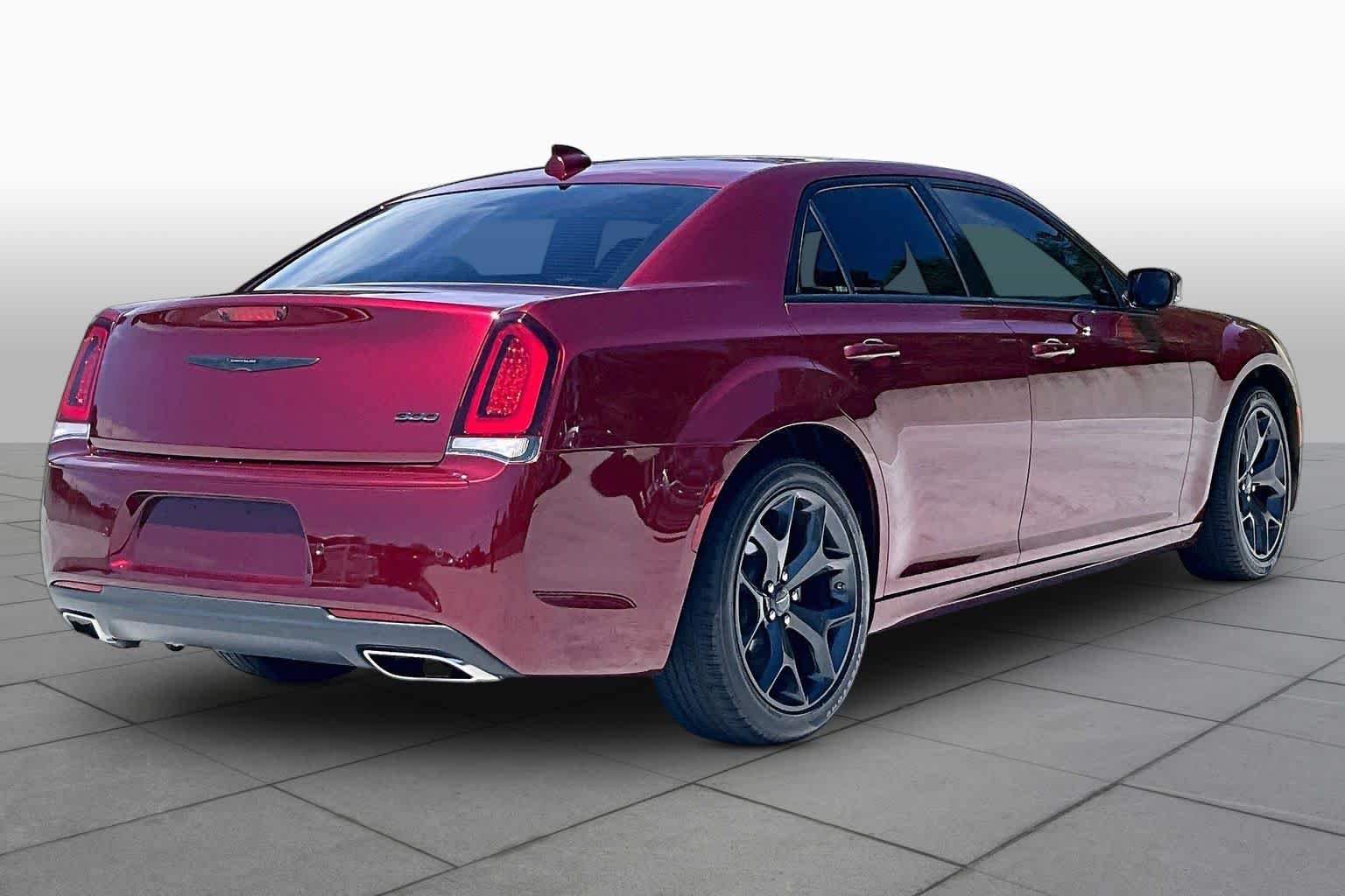 Used 2023 Velvet Red Pearlcoat Chrysler Touring L image 12