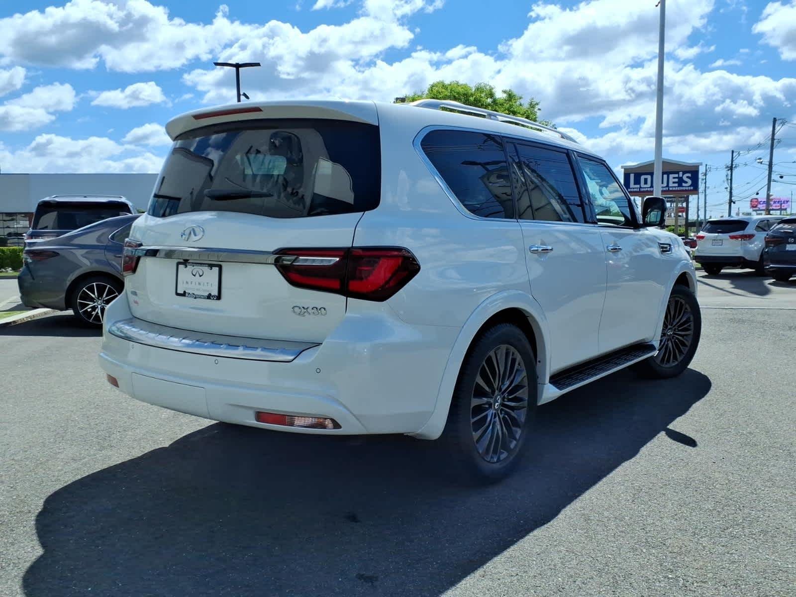 Certified Used 2023 Moonstone White INFINITI PREMIUM SELECT image 5