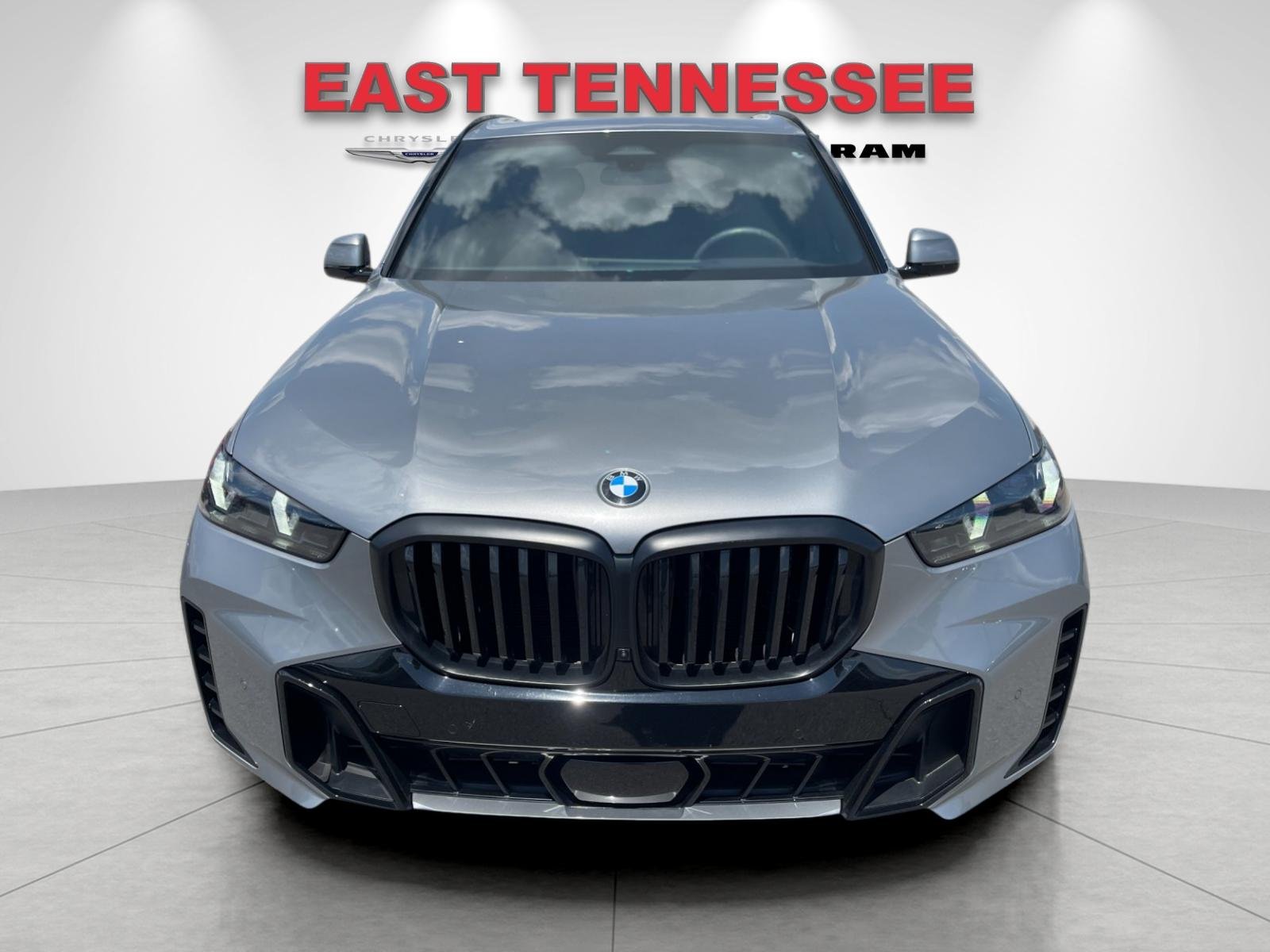 Used 2024 Gray BMW xDrive40i image 9