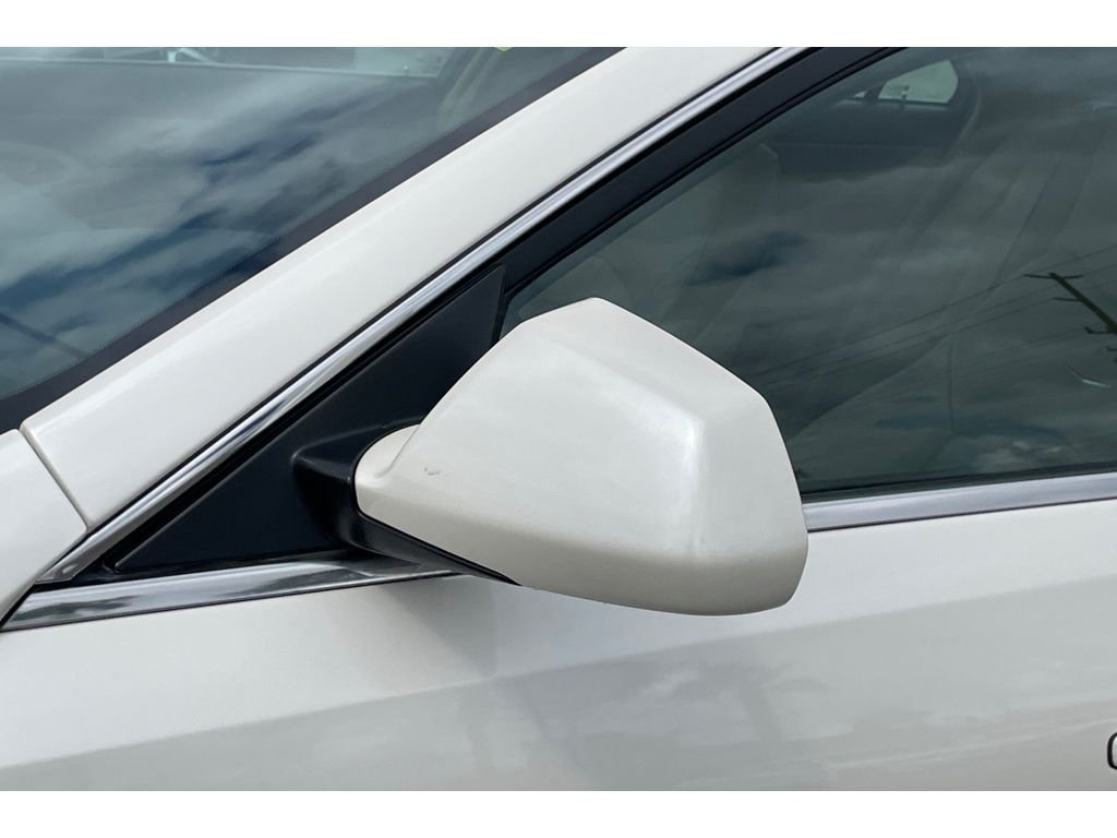 Used 2013 White Diamond Tricoat Cadillac Luxury image 46