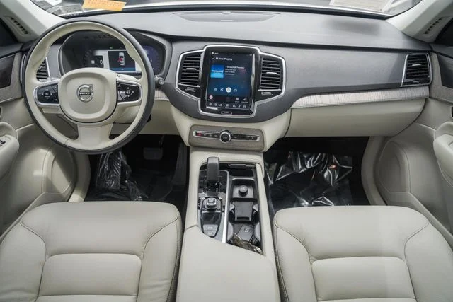 Used 2023 Crystal White Volvo Plus image 21