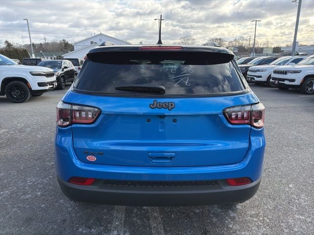 New 2026 Hydro Blue Pearl-Coat Exterior Paint Jeep Limited image 4