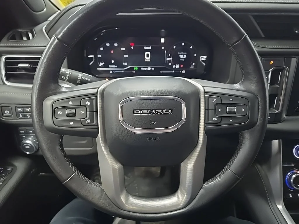 Used 2022 White GMC Denali image 20