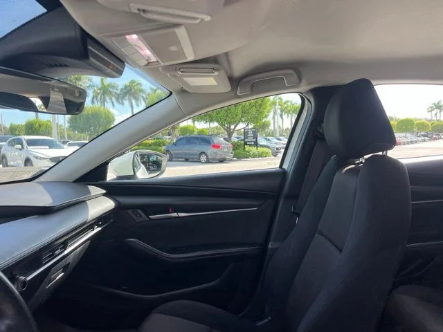 Used 2020 White Mazda  image 24