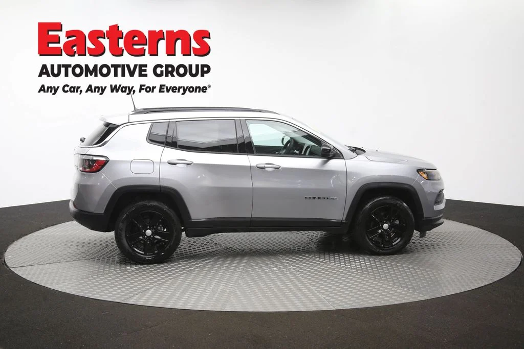 Used 2022 Silver Jeep Latitude image 46