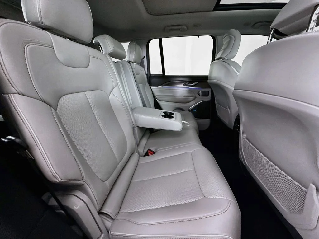 Used 2022 Gray Jeep Overland 4xe image 28