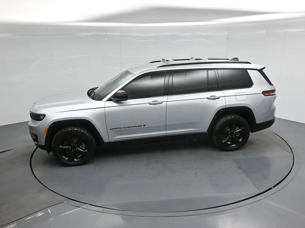 Certified Used 2021 Silver Jeep Altitude image 41