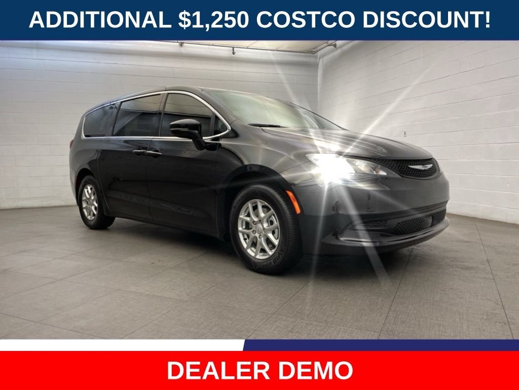 2026 Chrysler Voyager LX's photo