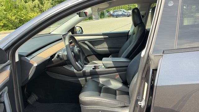 Used 2024 Stealth Gray Tesla Long Range image 9