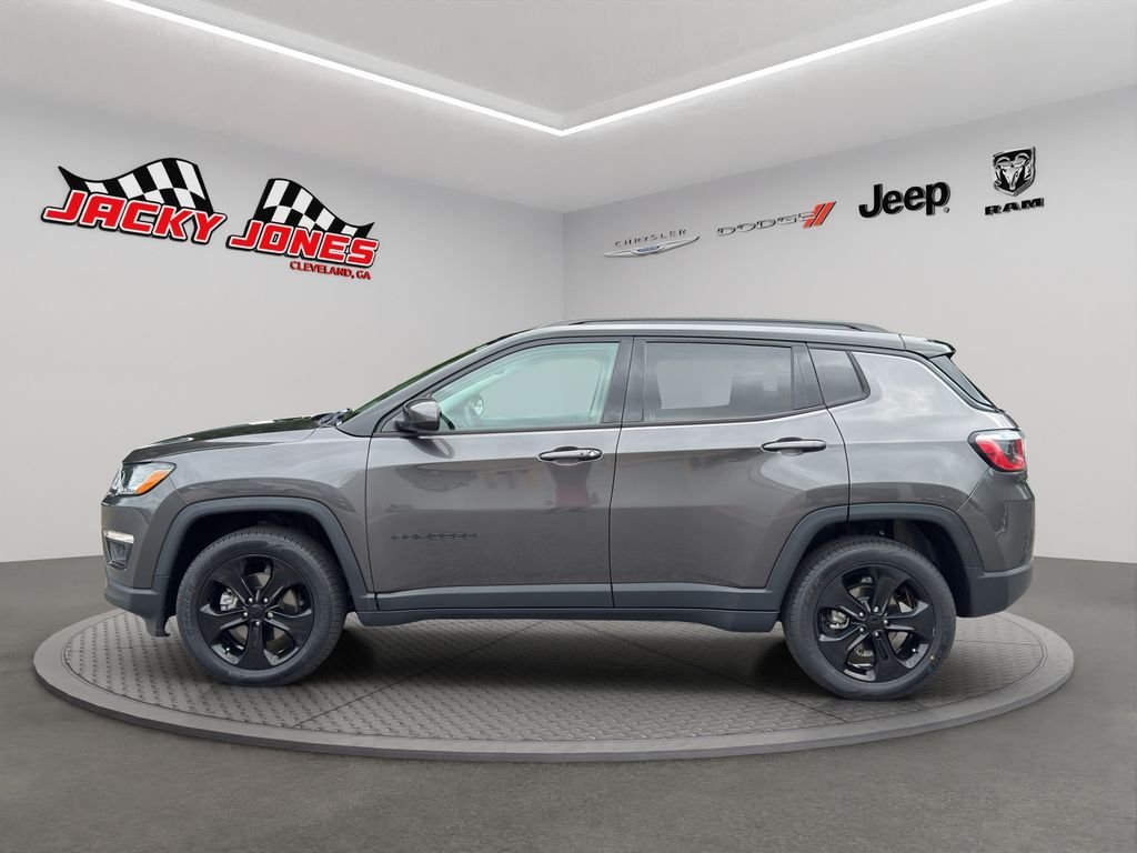 Used 2019 Granite Crystal Met Jeep Altitude image 3
