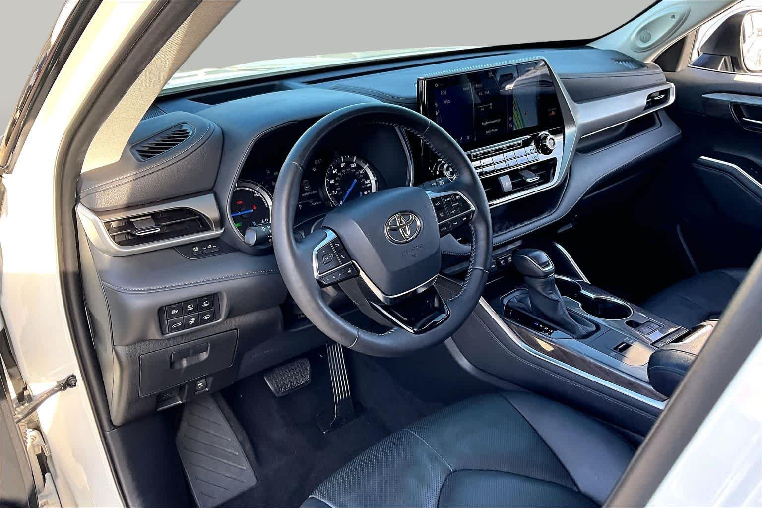 Used 2020 Blizzard Pearl Toyota Hybrid Platinum image 17