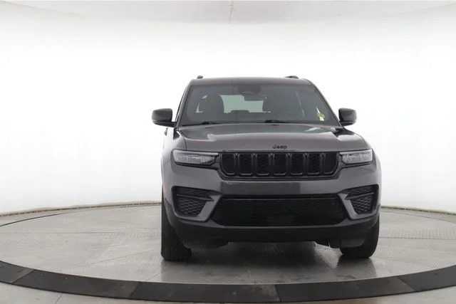 Used 2025 Gray Jeep Altitude image 12
