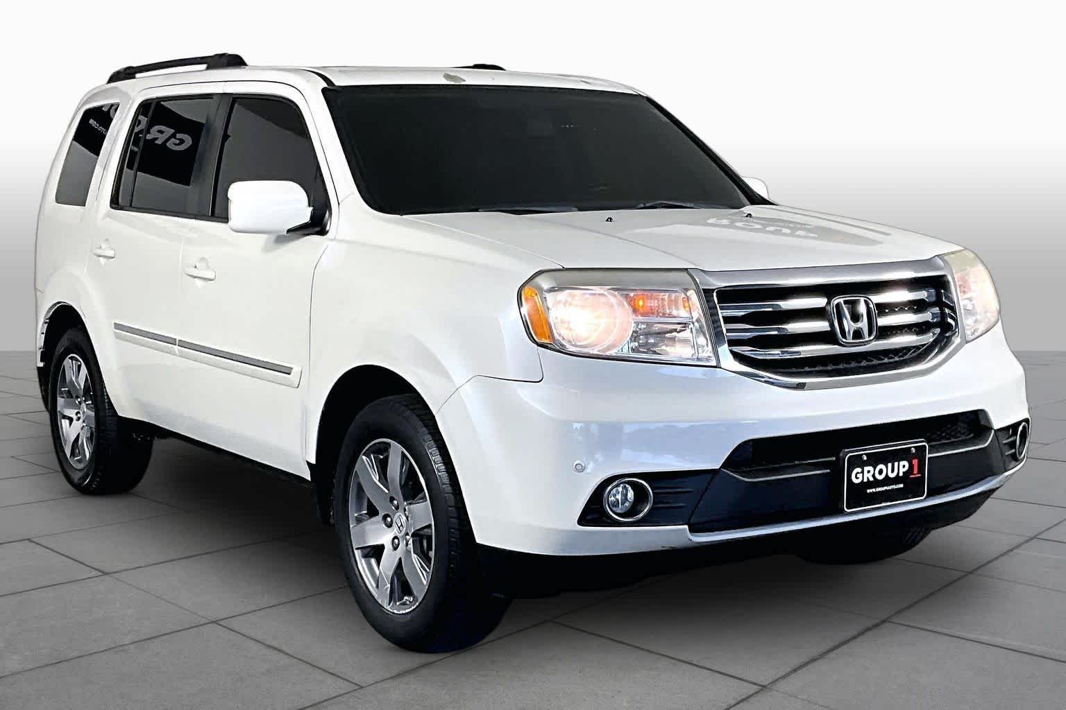 Used 2014 White Diamond Pearl Honda Touring image 3