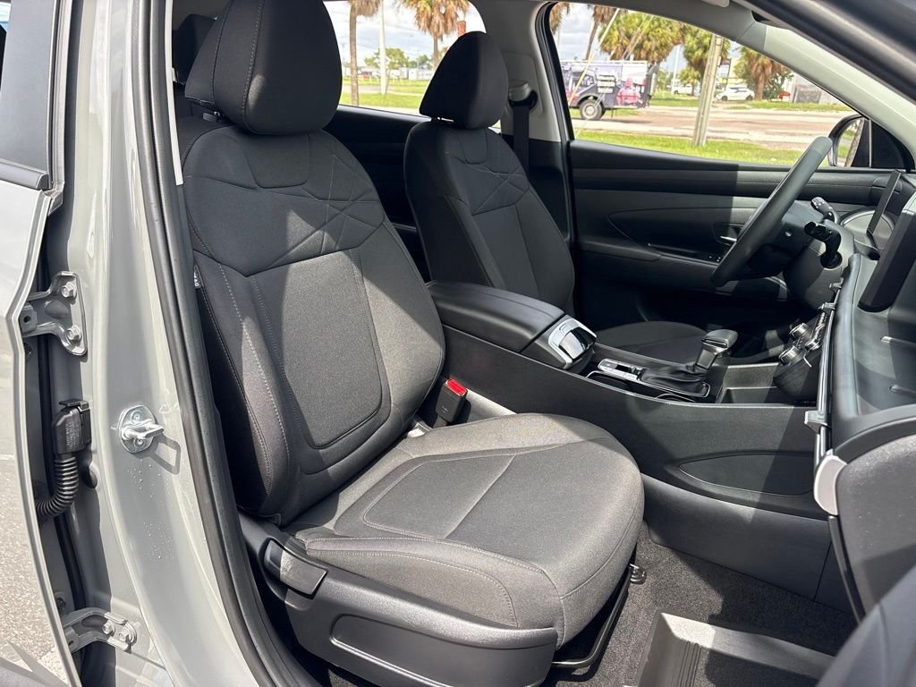 2025 Hyundai Tucson SE - Photo 16