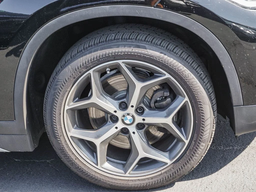 Used 2019 Black BMW xDrive28i image 9