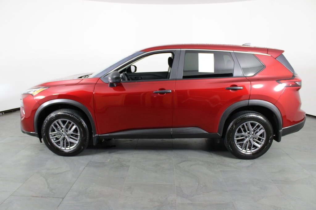 Used 2025 Red Nissan S image 13