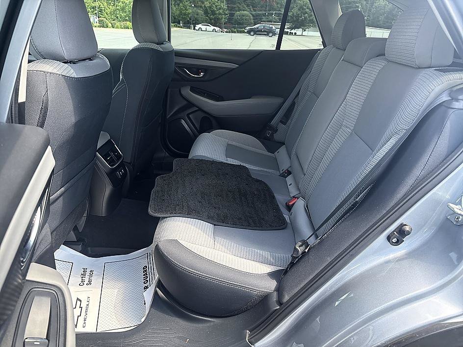 Used 2022 Ice Silver Metallic Subaru Premium image 18