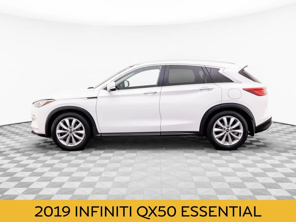 Used 2019 White INFINITI ESSENTIAL image 2