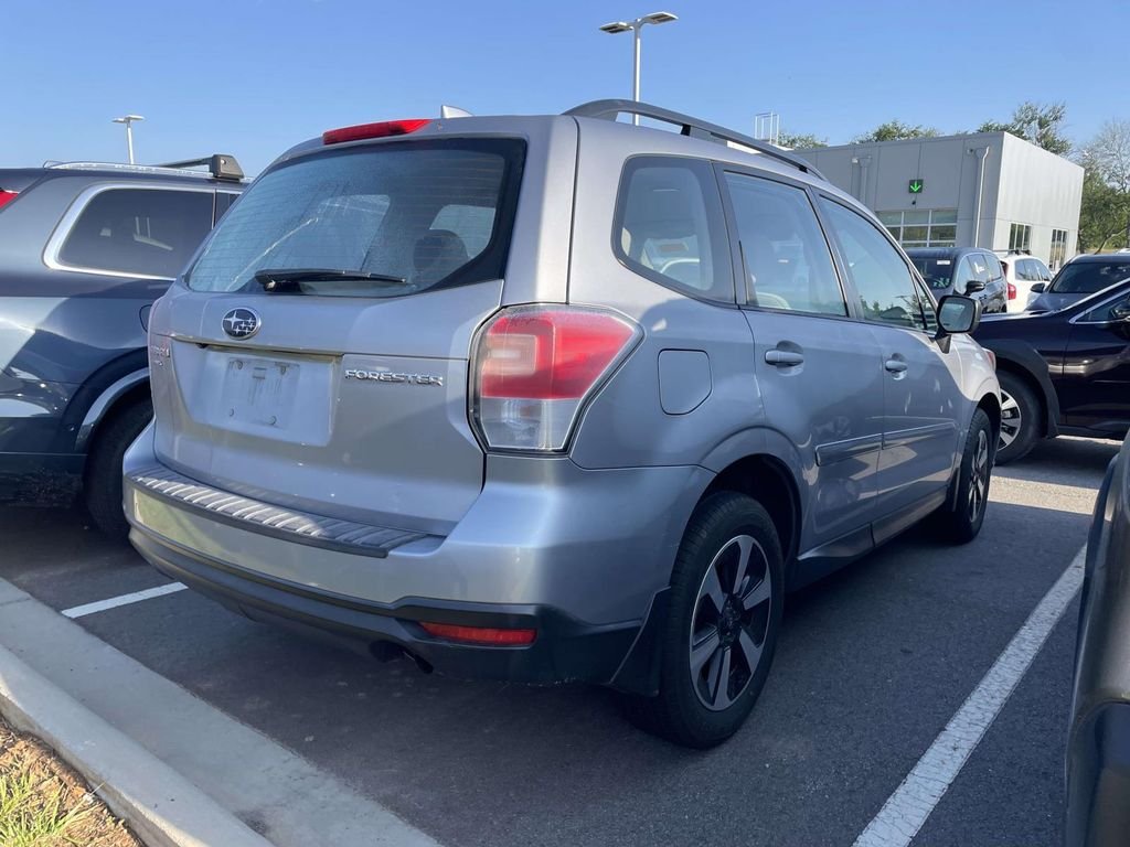 Used 2018 Ice Silver Metallic Subaru 2.5i (CVT) image 4