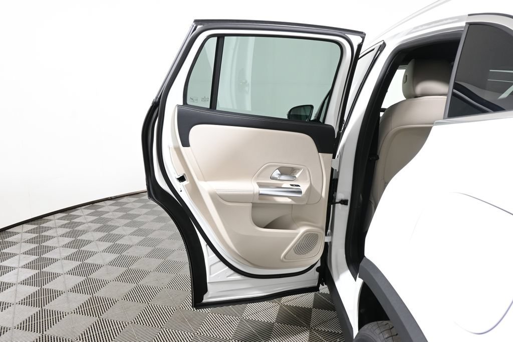 New 2026 Polar White Mercedes-Benz GLA 250 image 63