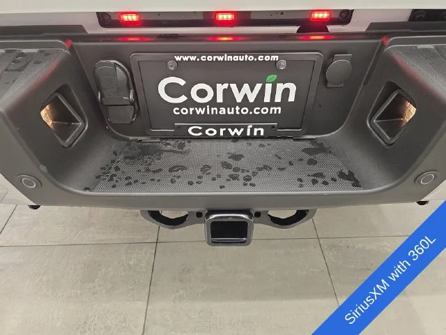 New 2027 Oxford White Ford F-350® Lariat® image 20